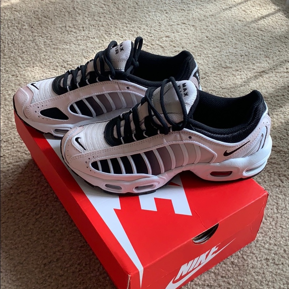 nike air max tail wind IV sz 8(W) new w/ og box - Picture 2 of 10